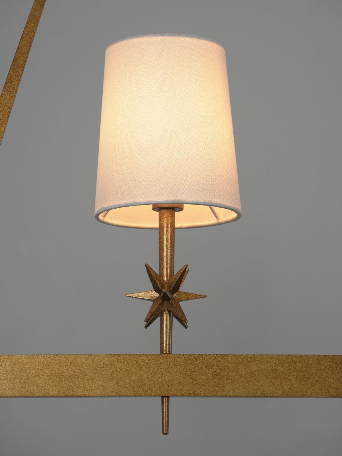 Lynve elegante kroonluchter met messing frame en steraccenten