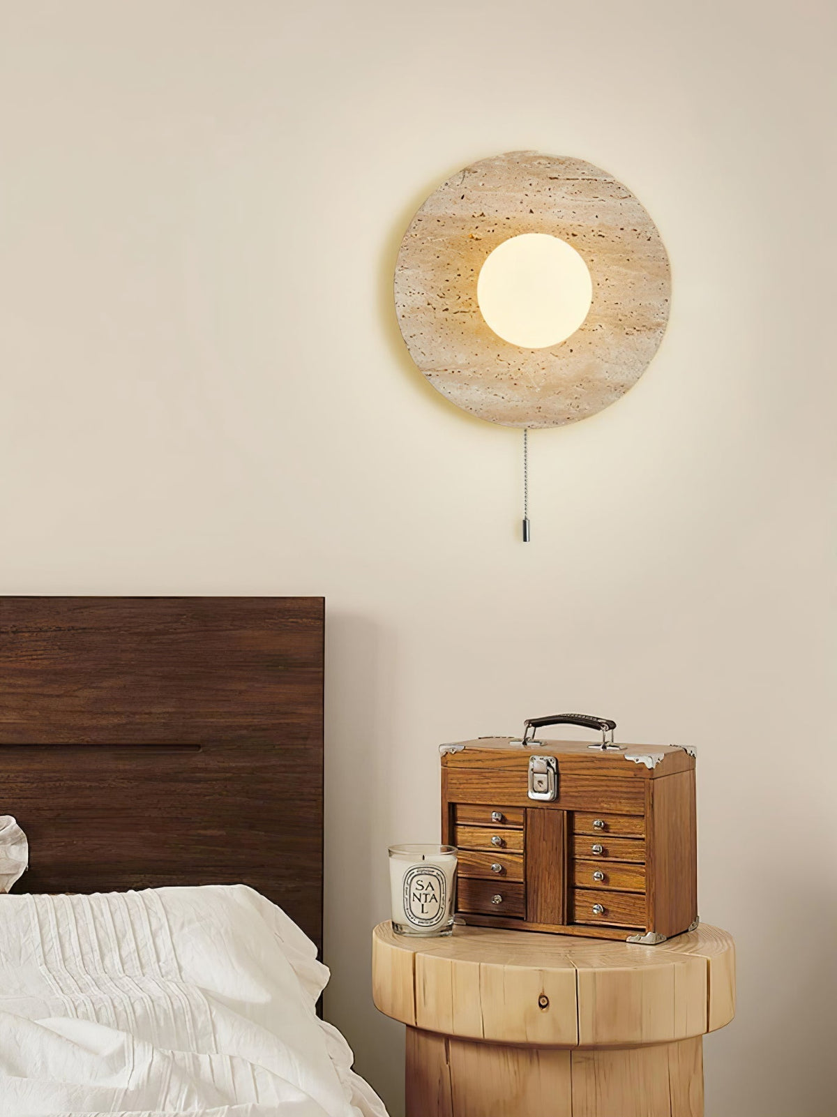 Tavik wandlamp met komvormig travertinframe