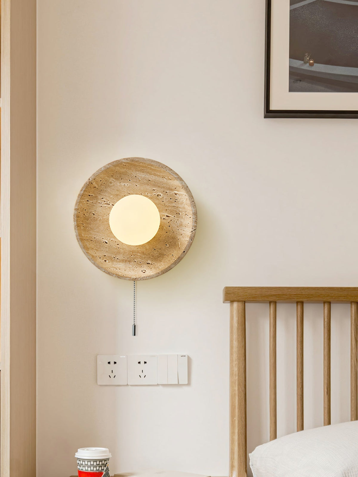Tavik wandlamp met komvormig travertinframe