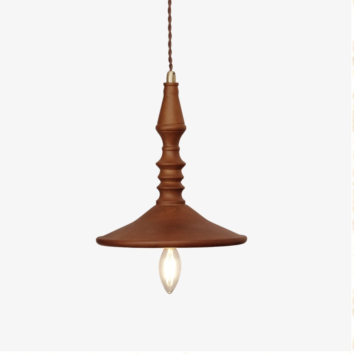 Tessira hanglamp van walnoothout met industriële stijl