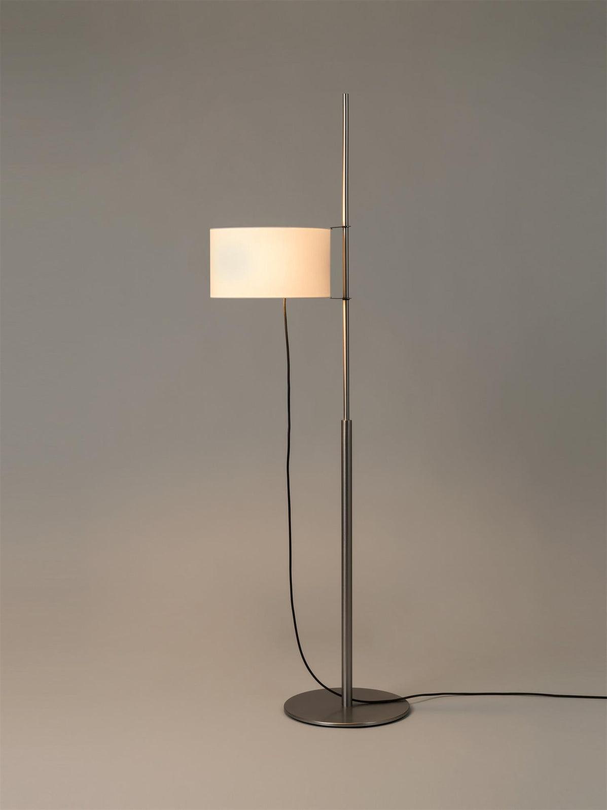 Vindis vloerlamp met houten kap en textiel