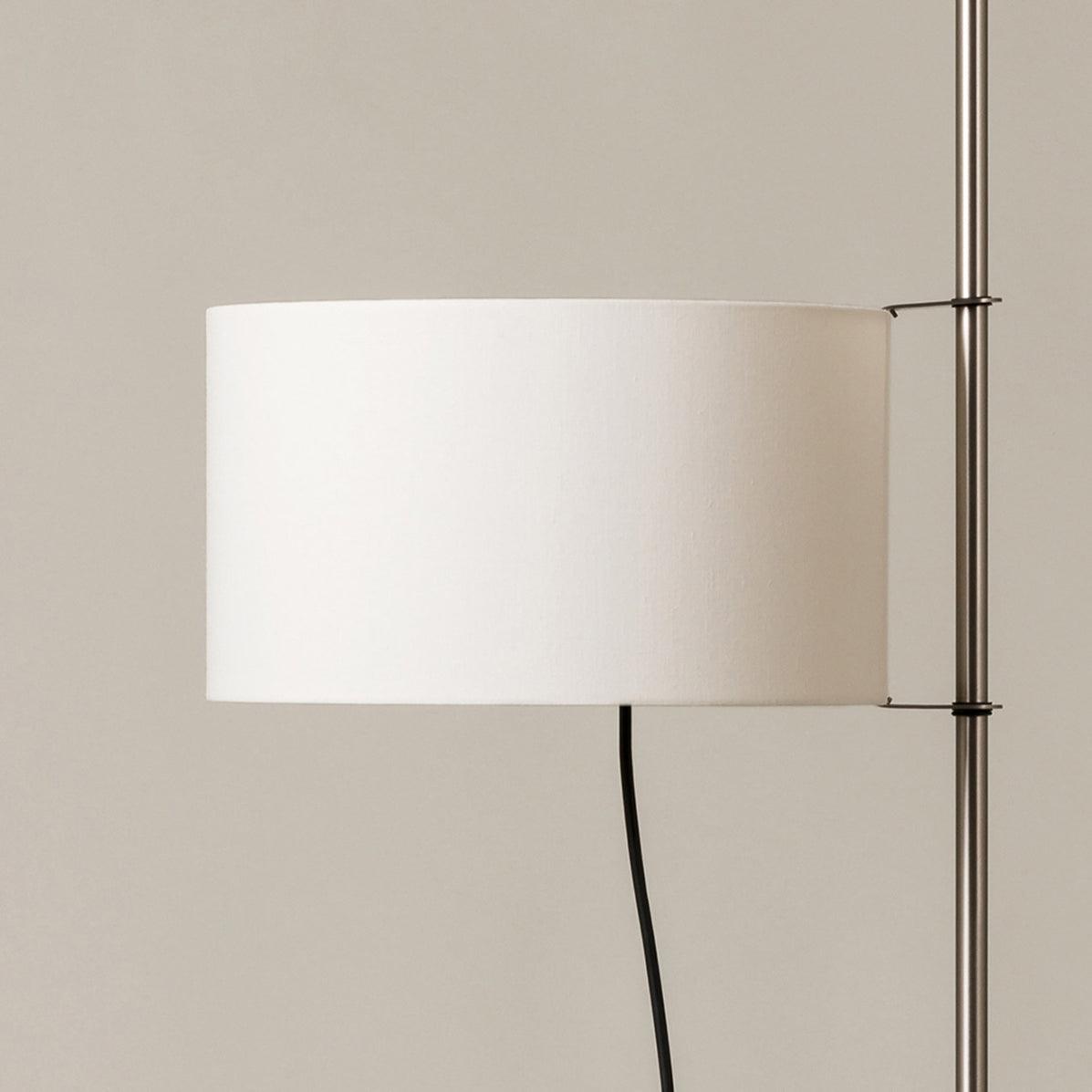 Vindis vloerlamp met houten kap en textiel
