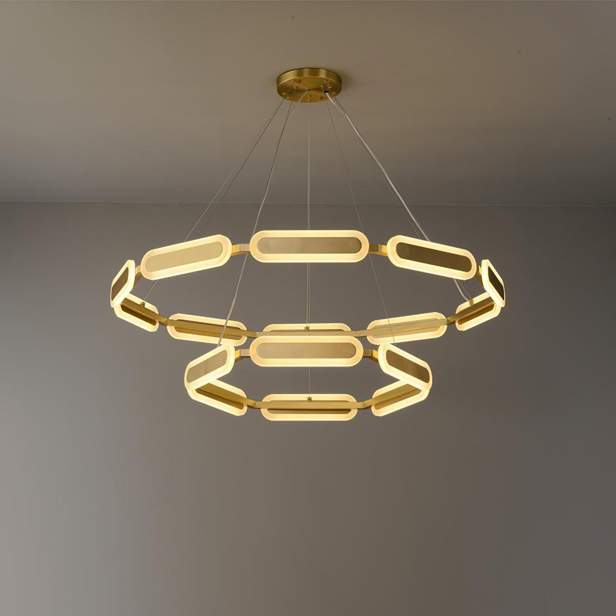 Din kroonluchter met geometrische messing ring
