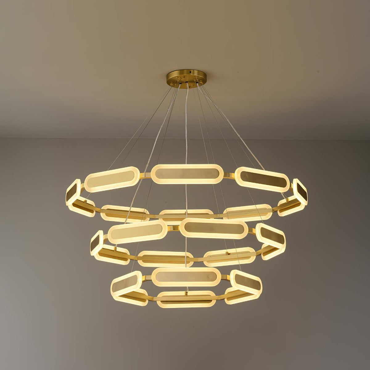 Din kroonluchter met geometrische messing ring