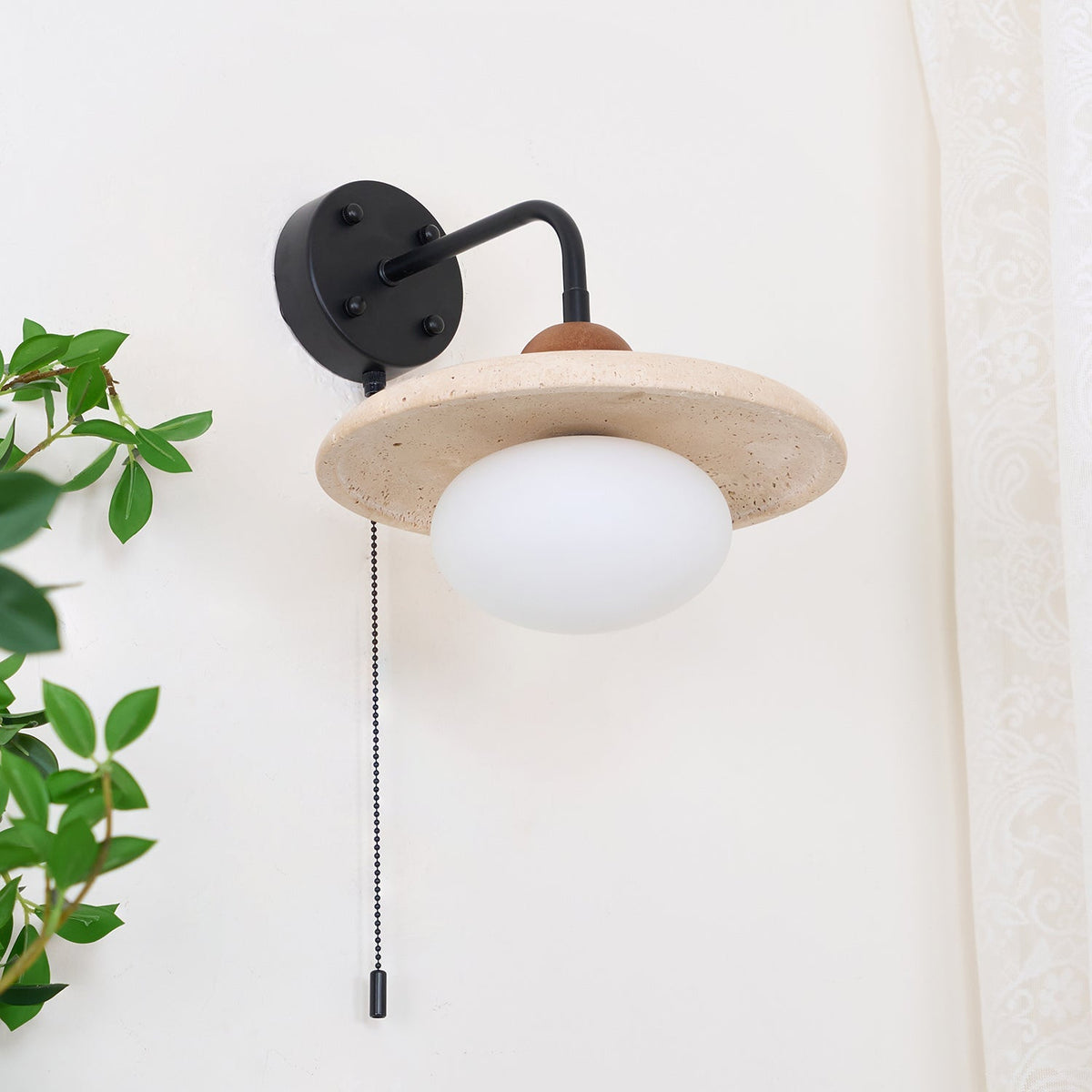 Tavivette travertin wandlamp met trekkoordschakelaar