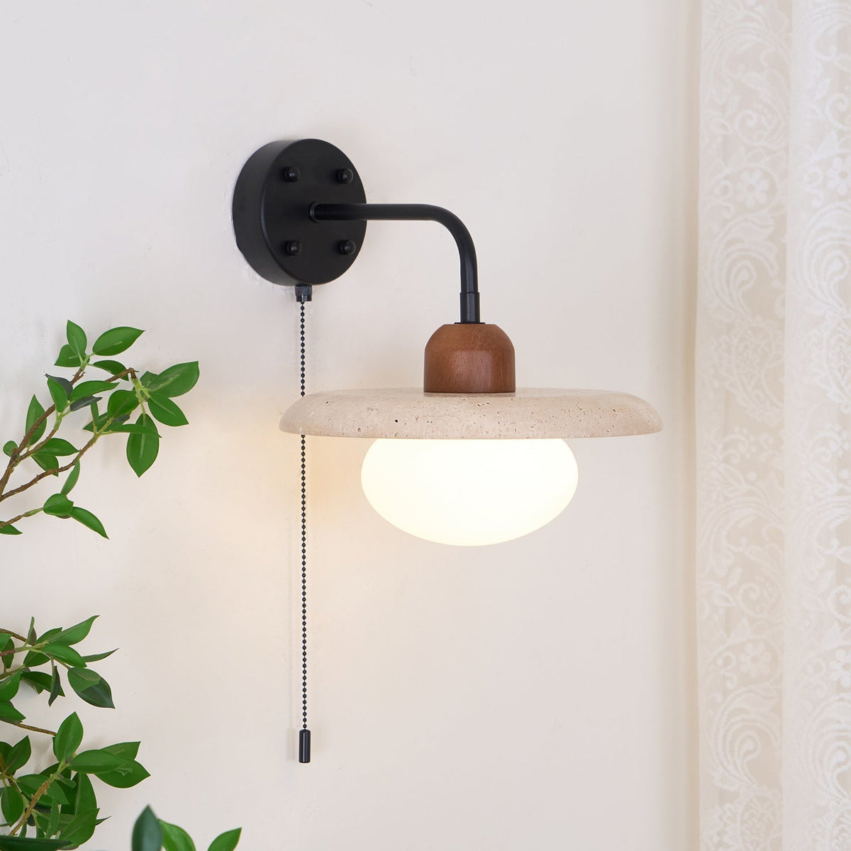 Tavivette travertin wandlamp met trekkoordschakelaar