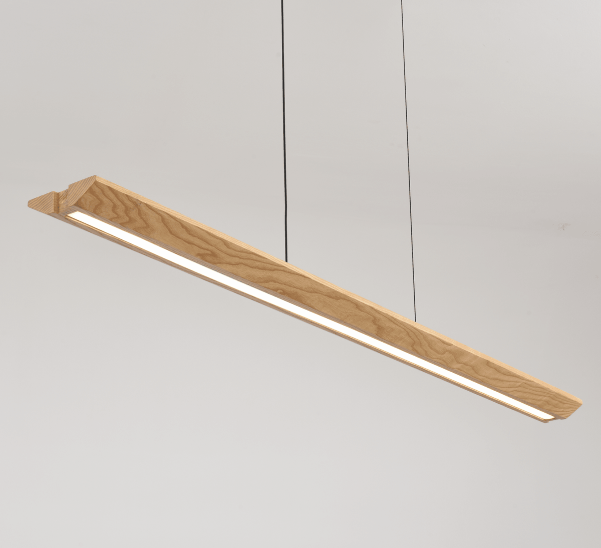 Alderine lineaire hanglamp van walnoothout