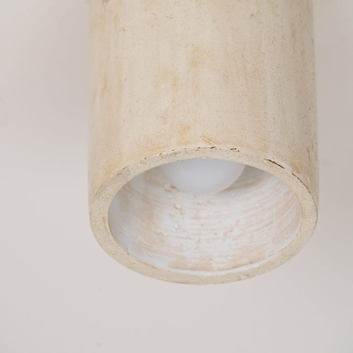 Valelelle plafondlamp met cilindrische kap van travertin