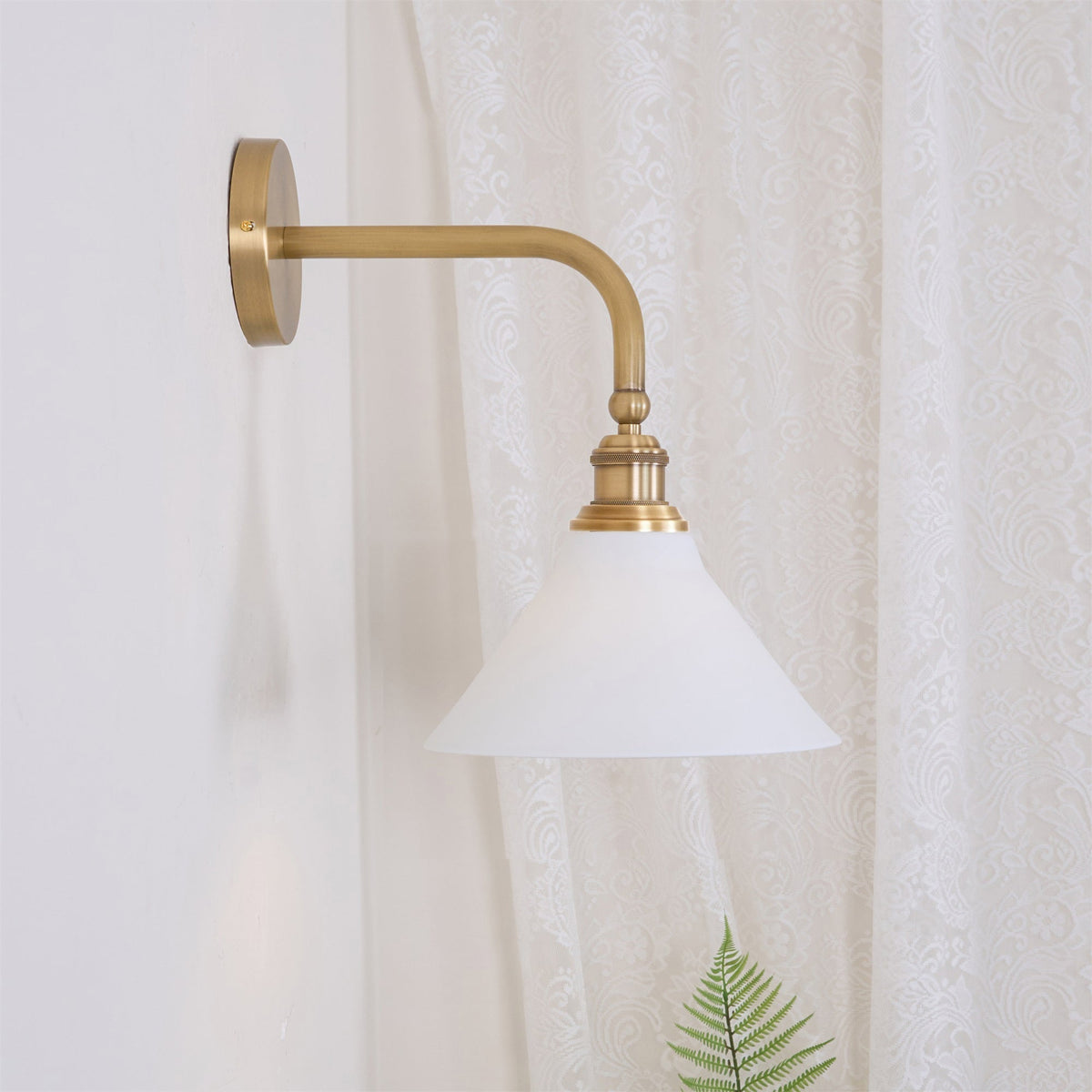 Zaya Minimalistische wandlamp van metaal