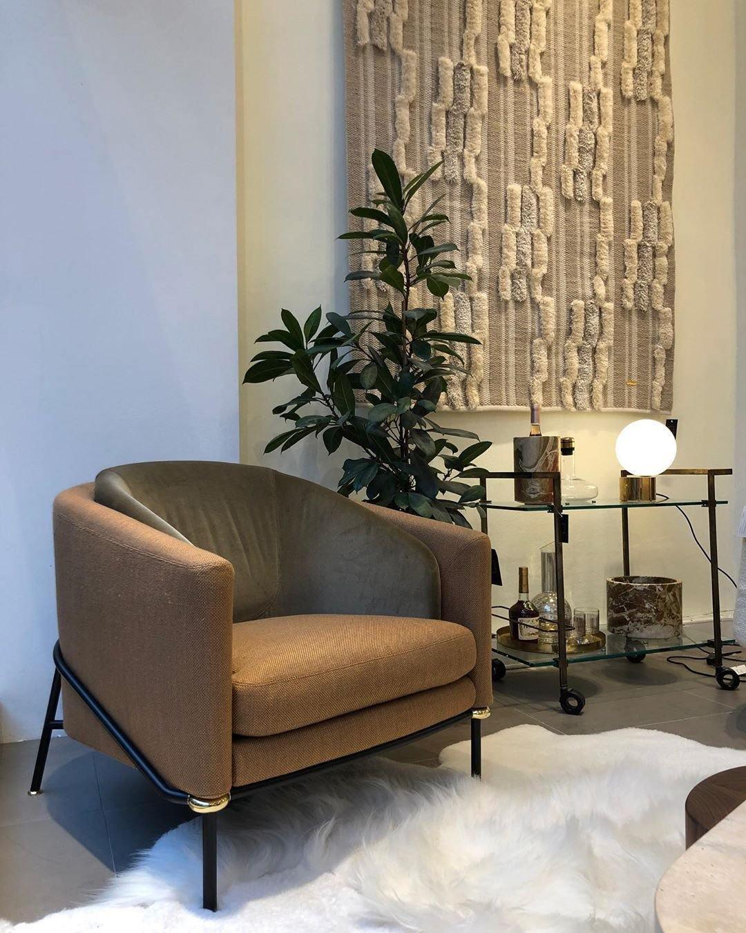 Eiraella tafellamp van glas in goudkleurige afwerking