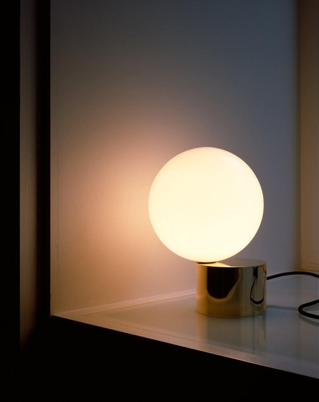 Eiraella tafellamp van glas in goudkleurige afwerking