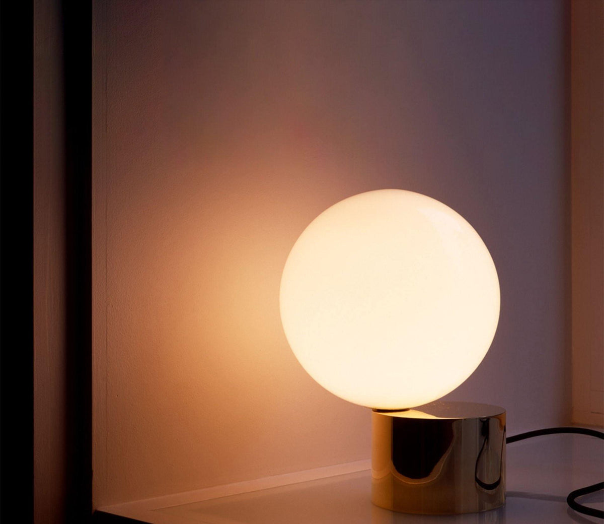 Eiraella tafellamp van glas in goudkleurige afwerking