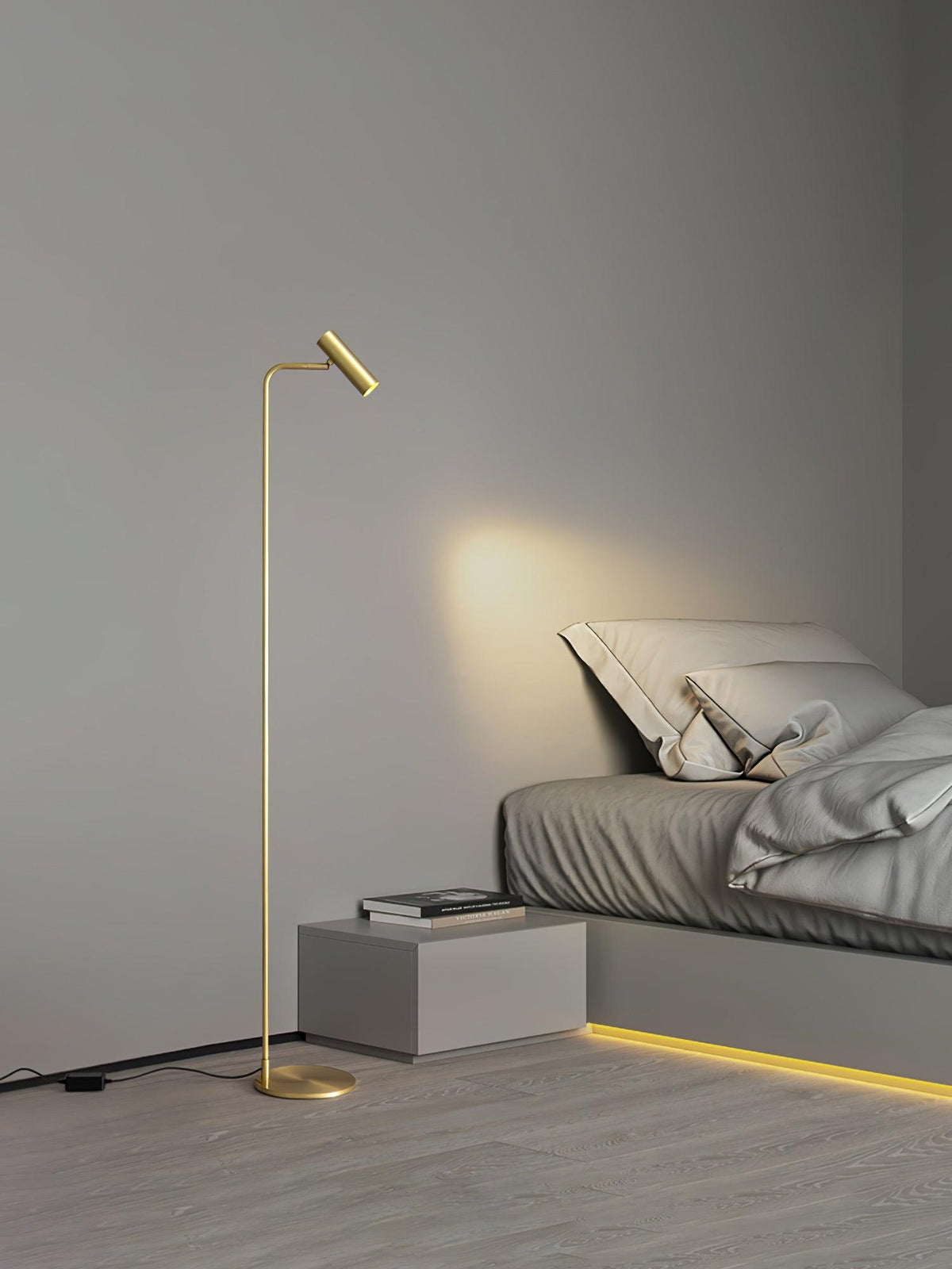 Nirixa messing industriële vloerlamp