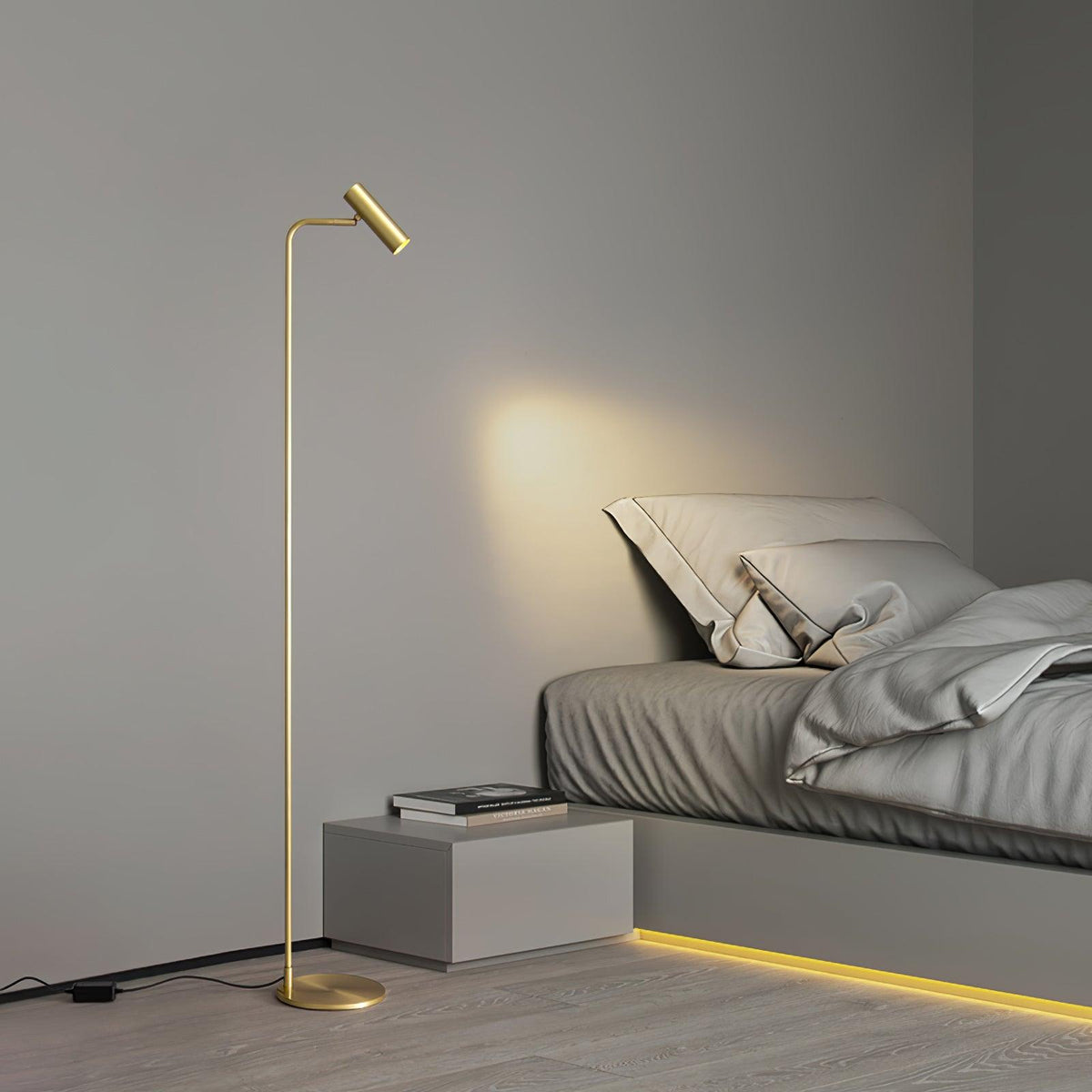 Nirixa messing industriële vloerlamp