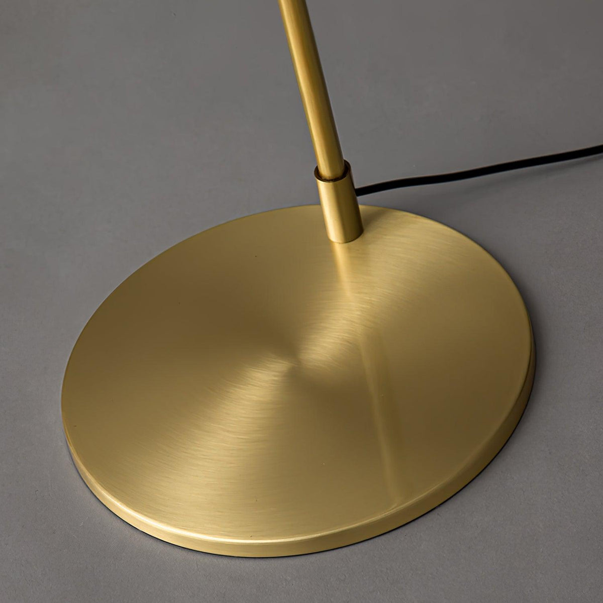 Nirixa messing industriële vloerlamp