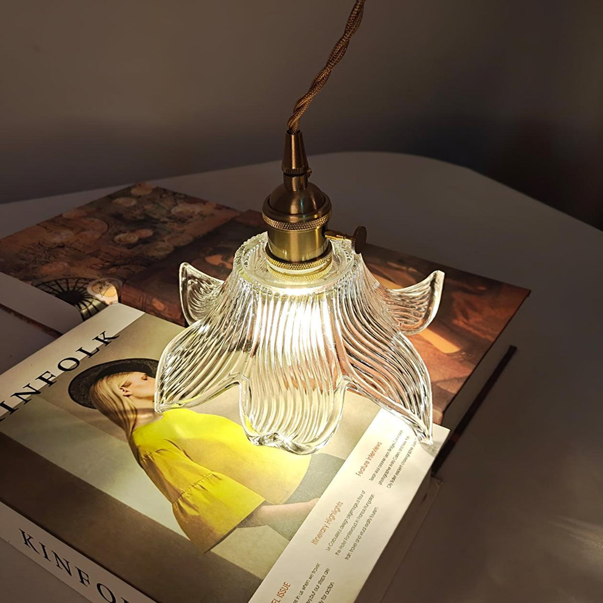 Aell hanglamp van messing en glas met glamoureus-ontwerp