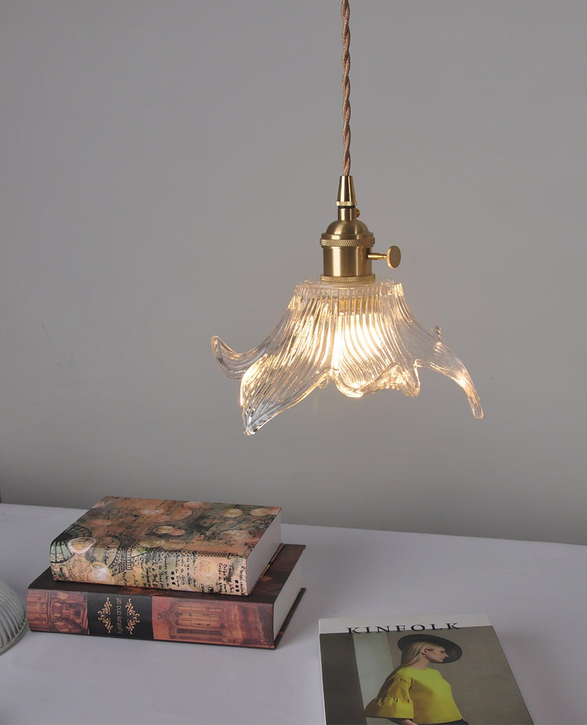 Aell hanglamp van messing en glas met glamoureus-ontwerp