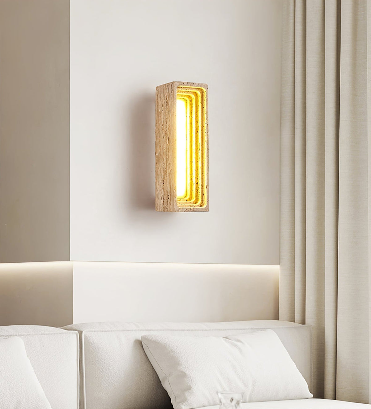 Atheila wandlamp in Geel travertin