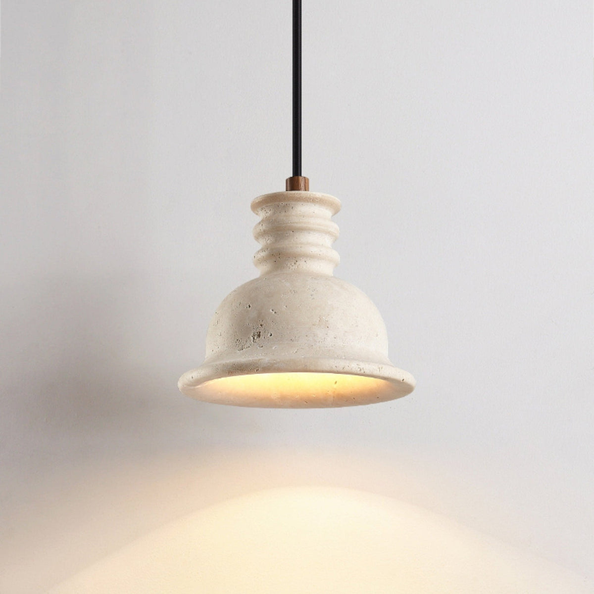 Harrow hanglamp met geel travertin en geribbelde koepel