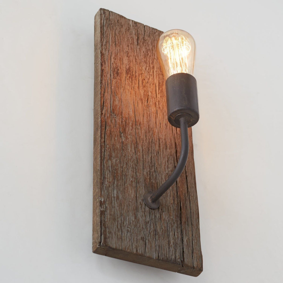 Aveneette wandlamp donker hout