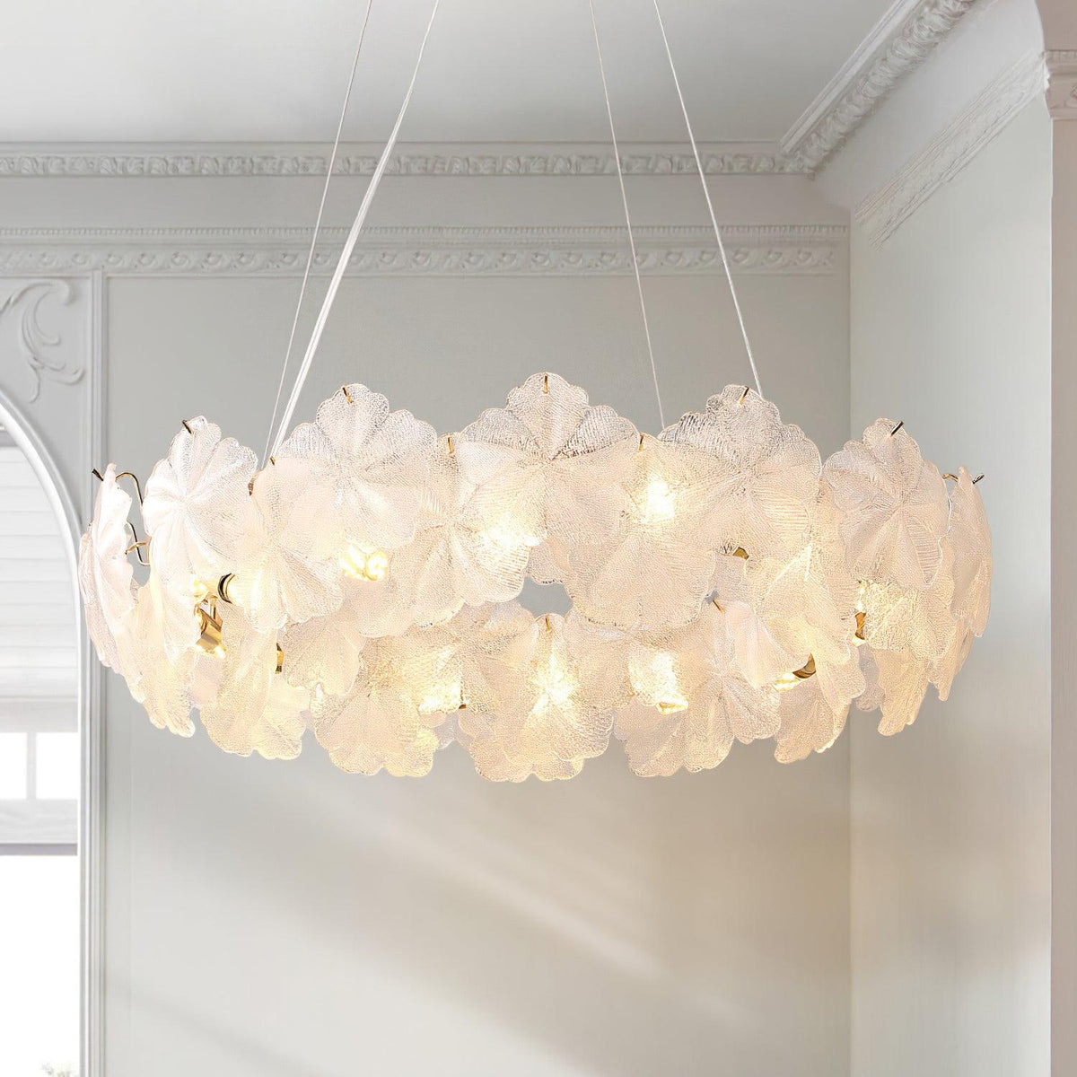 Vitheir kroonluchter met bloemmotief in glas