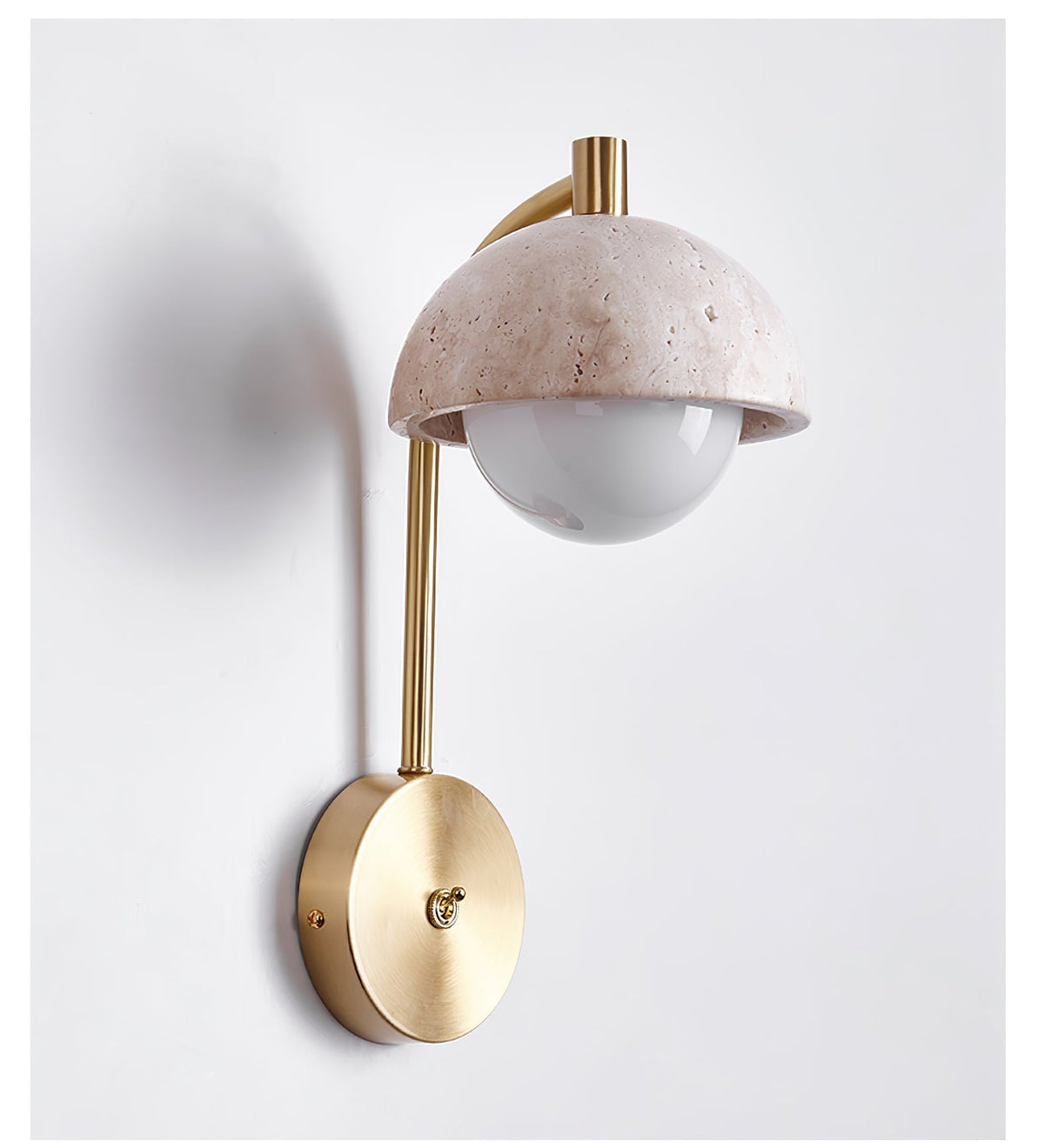 Seraaya wandlamp in geel travertin met goudkleurige afwerking