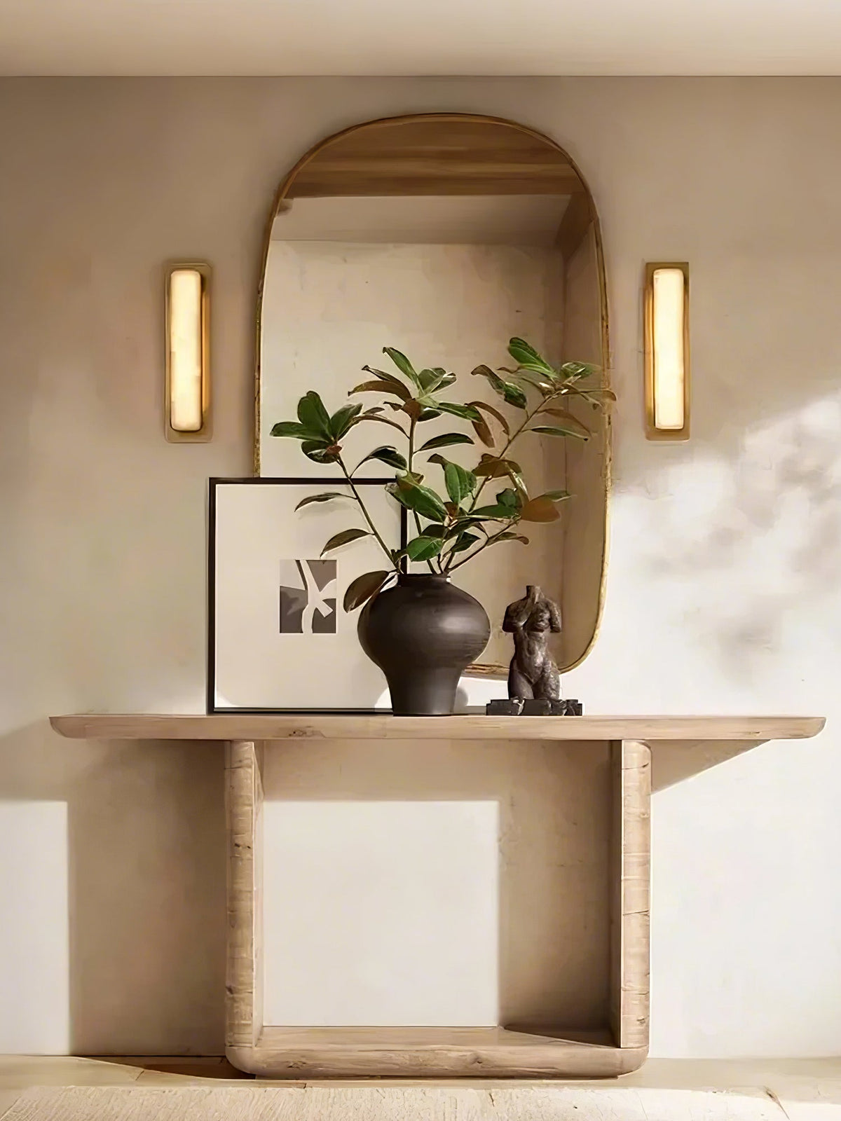 Karix Linear albasten wandlamp met goudkleurige afwerking