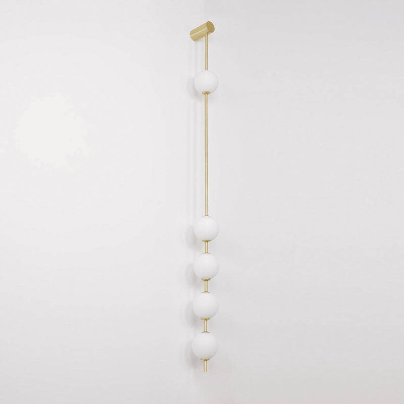 Soloiella wandlamp met verticale bollen van messing