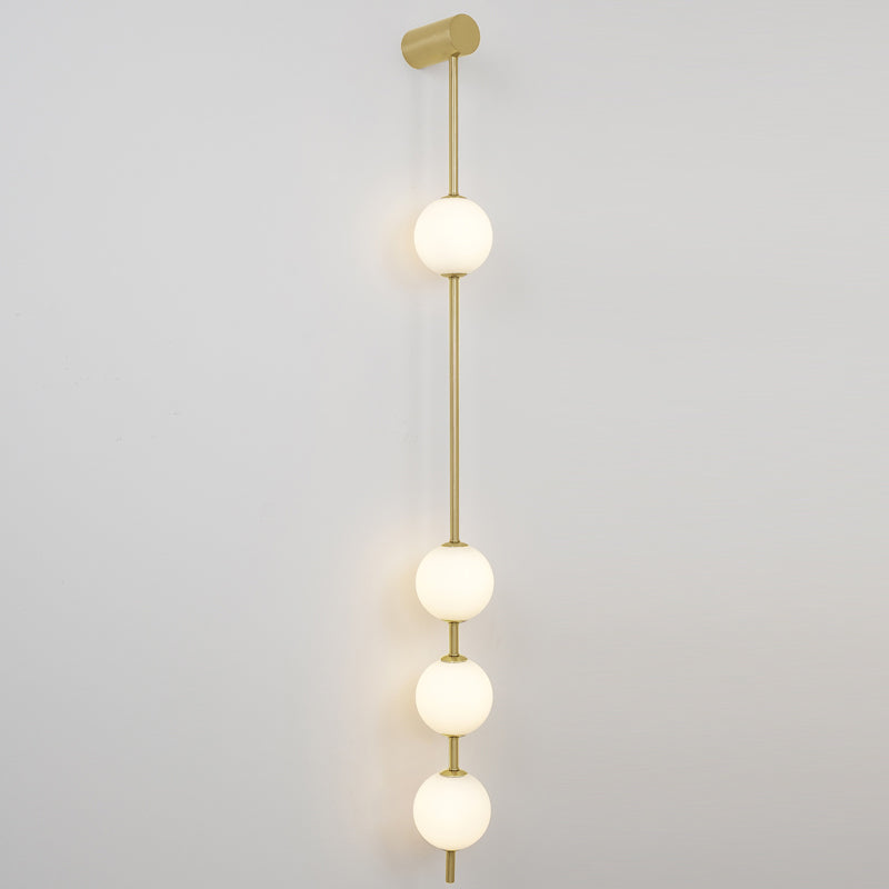 Soloiella wandlamp met verticale bollen van messing