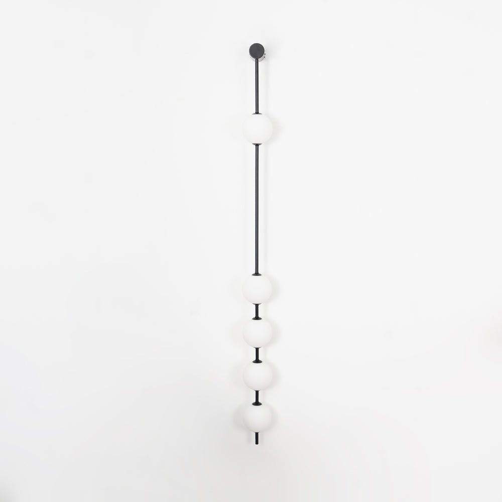 Soloiella wandlamp met verticale bollen van messing