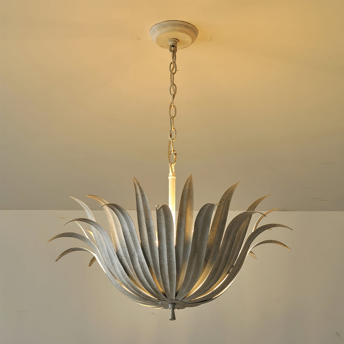 Selivaine hanglamp met bloemblaadjes