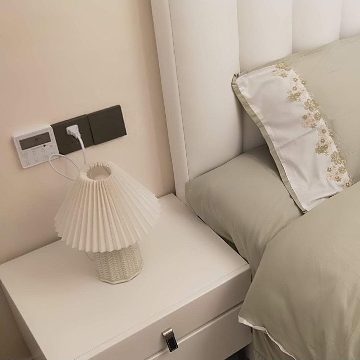Xenlor Vintage tafellamp van stof in lichtgroen met beige kap