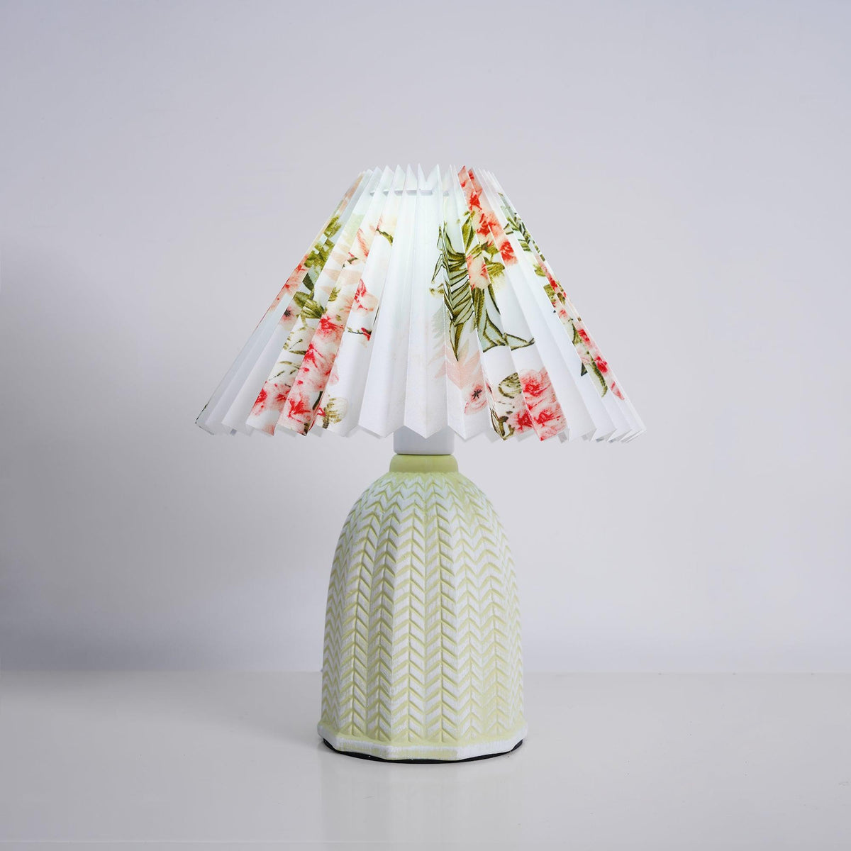 Xenlor Vintage tafellamp van stof in lichtgroen met beige kap