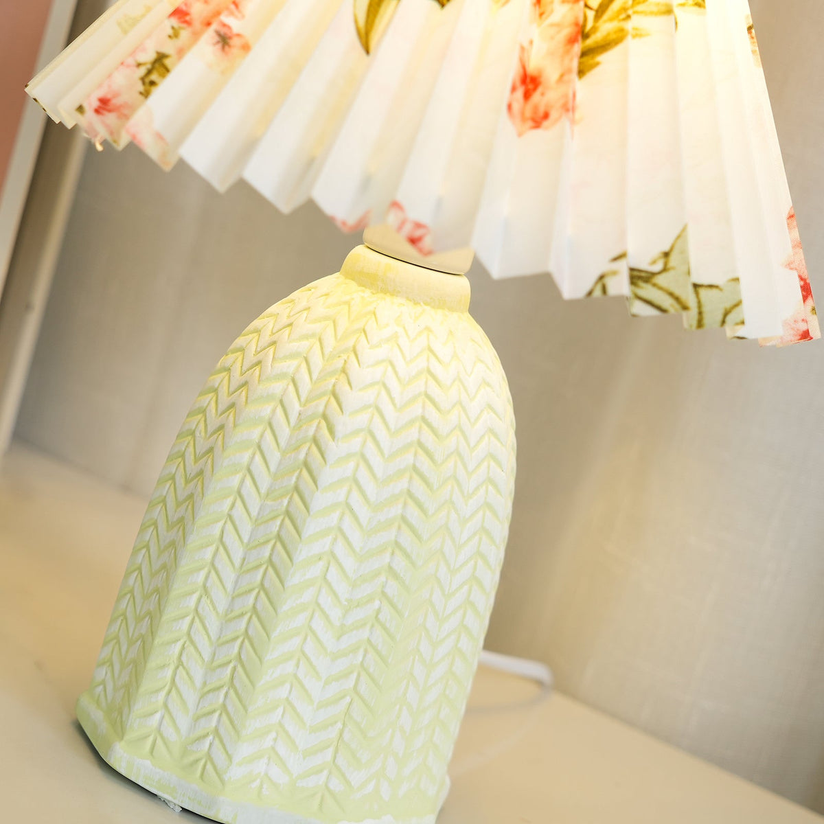 Xenlor Vintage tafellamp van stof in lichtgroen met beige kap