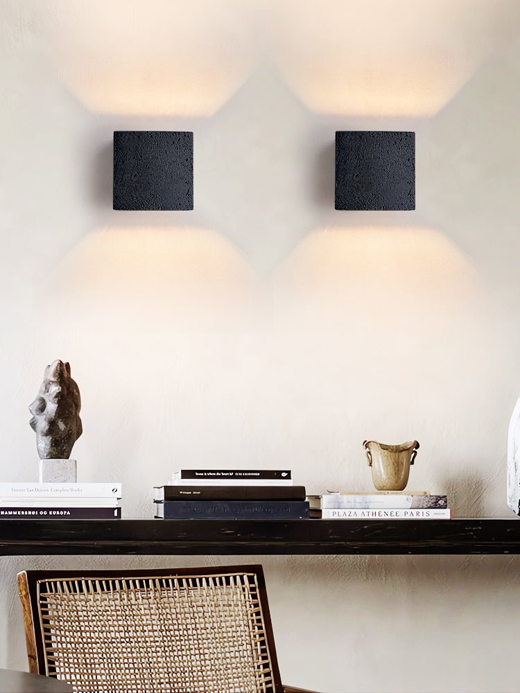 Valeise Kubus Zwart travertin wandlamp