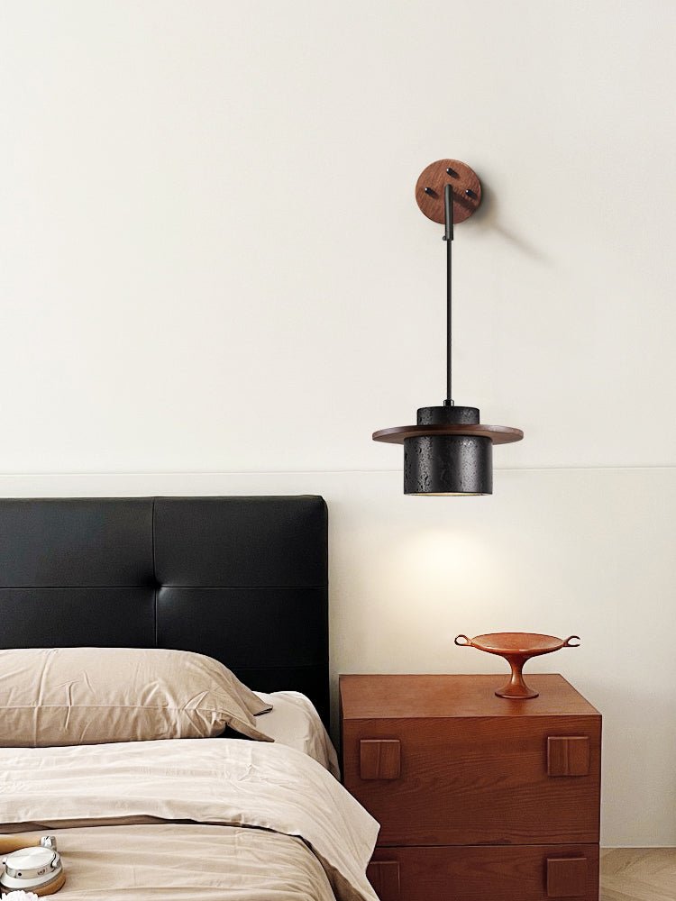 Halyn Moderne wandlamp in zwart travertin met walnoothout