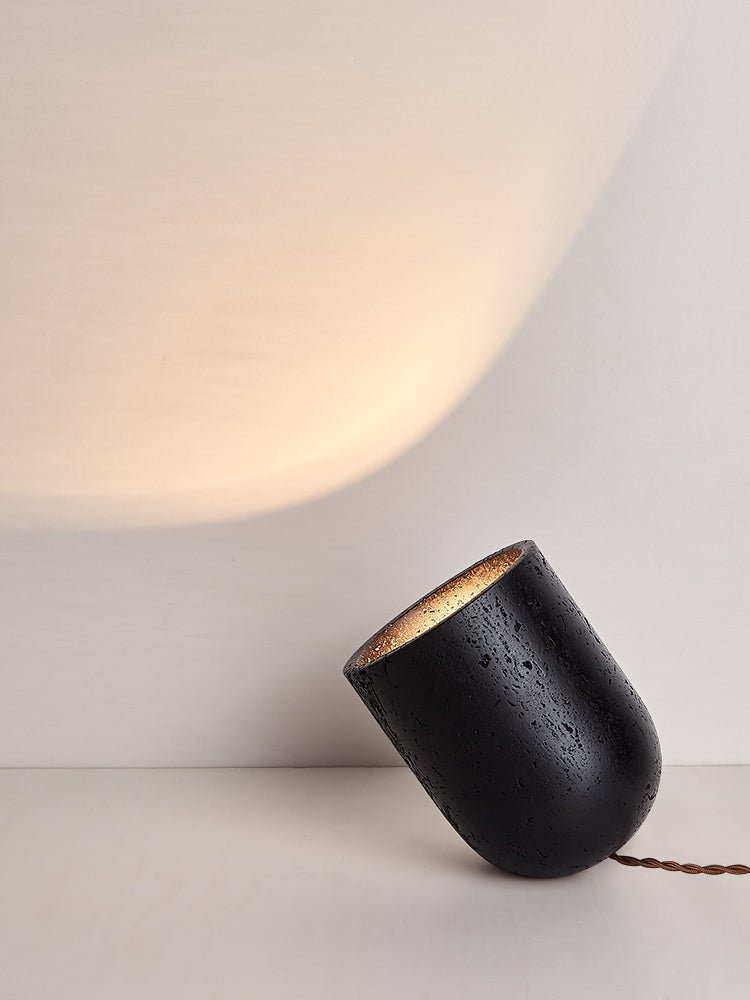 Lumi minimalistisch Zwart travertin tafellamp