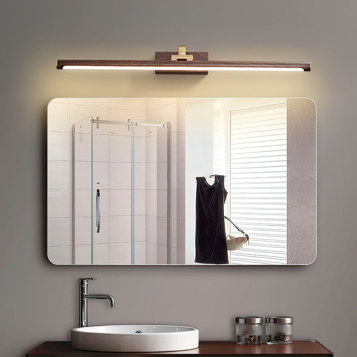 Tevelo wandlamp van messing in minimalistisch ontwerp
