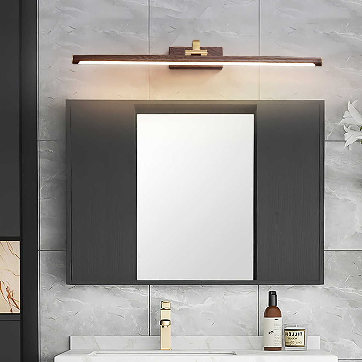 Tevelo wandlamp van messing in minimalistisch ontwerp