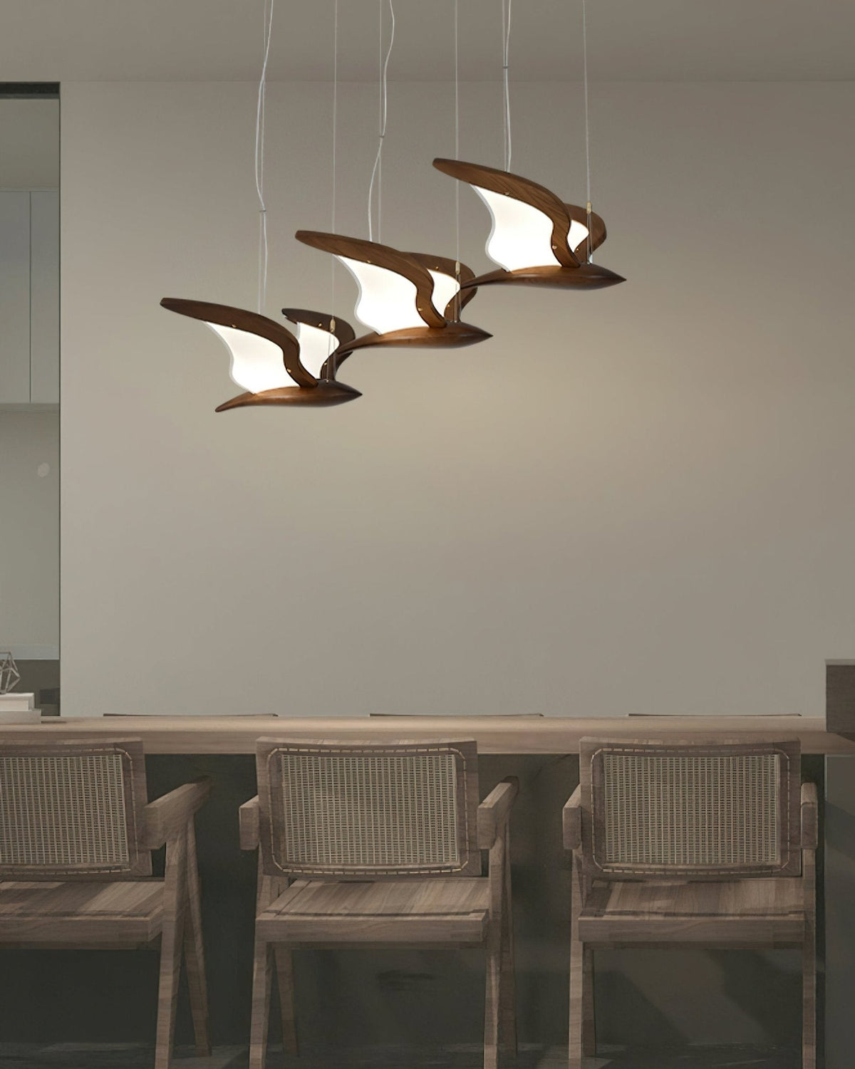 Aldiira Kroonluchter met houten vogelvorm