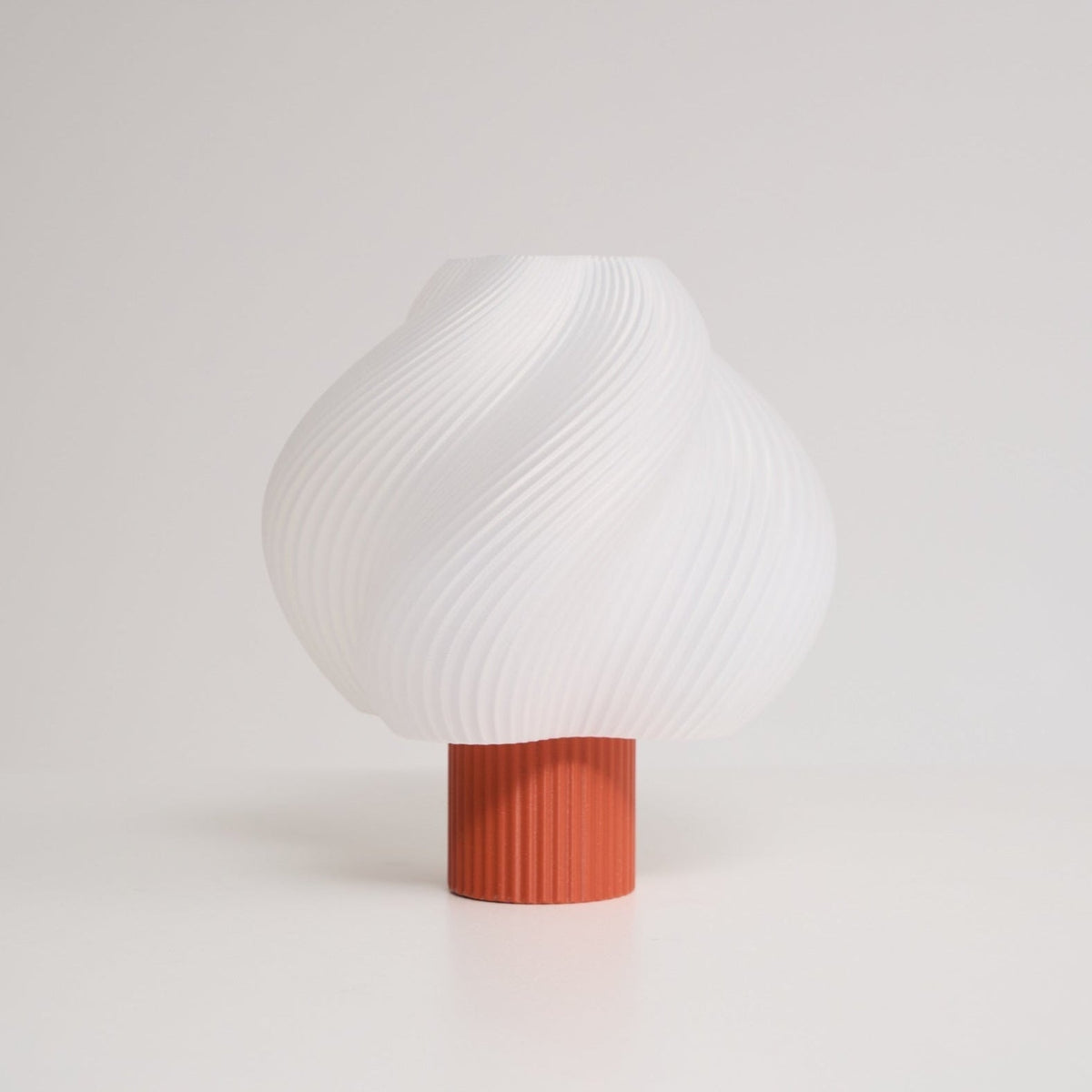 Buffy moderne tafellamp van kunststof