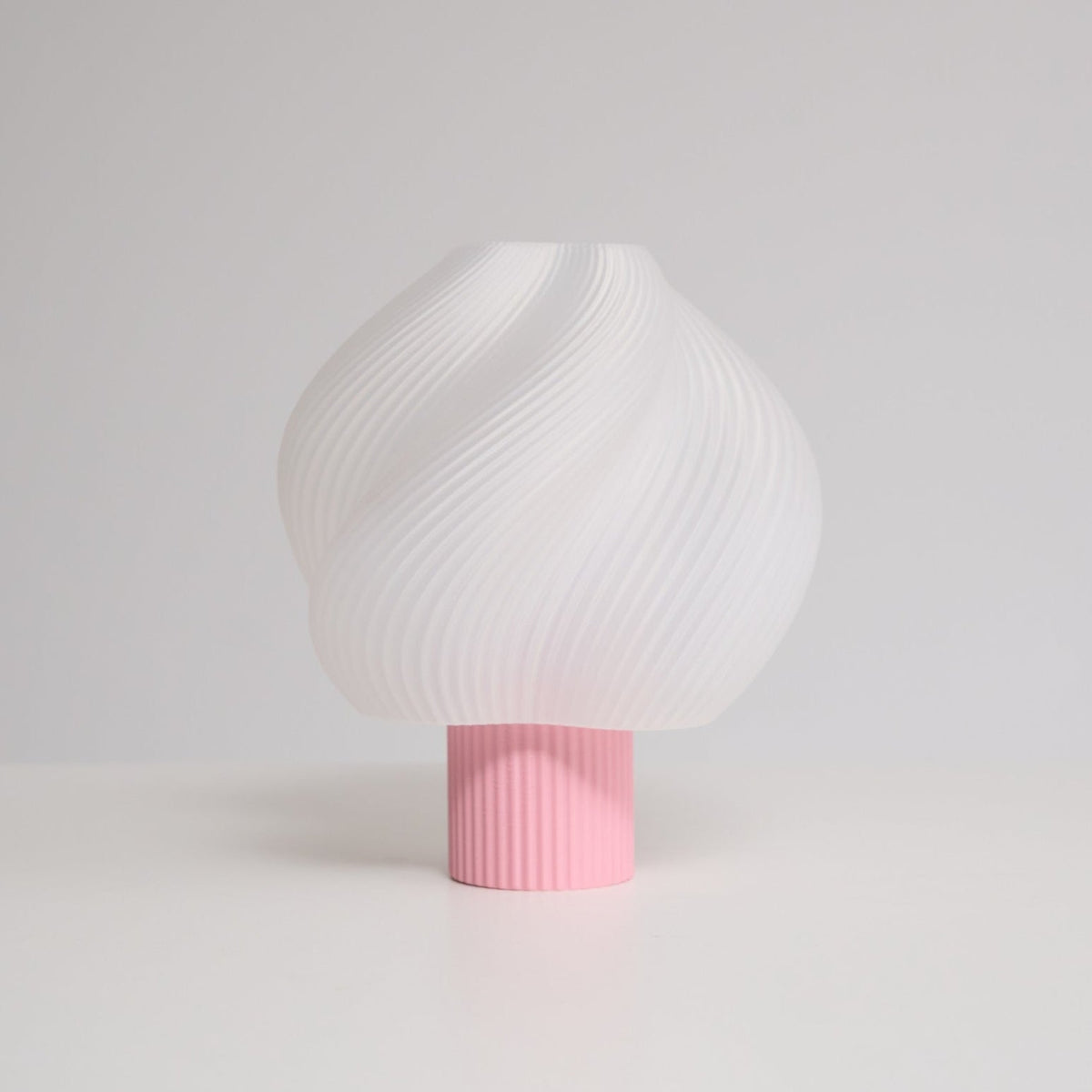 Buffy moderne tafellamp van kunststof
