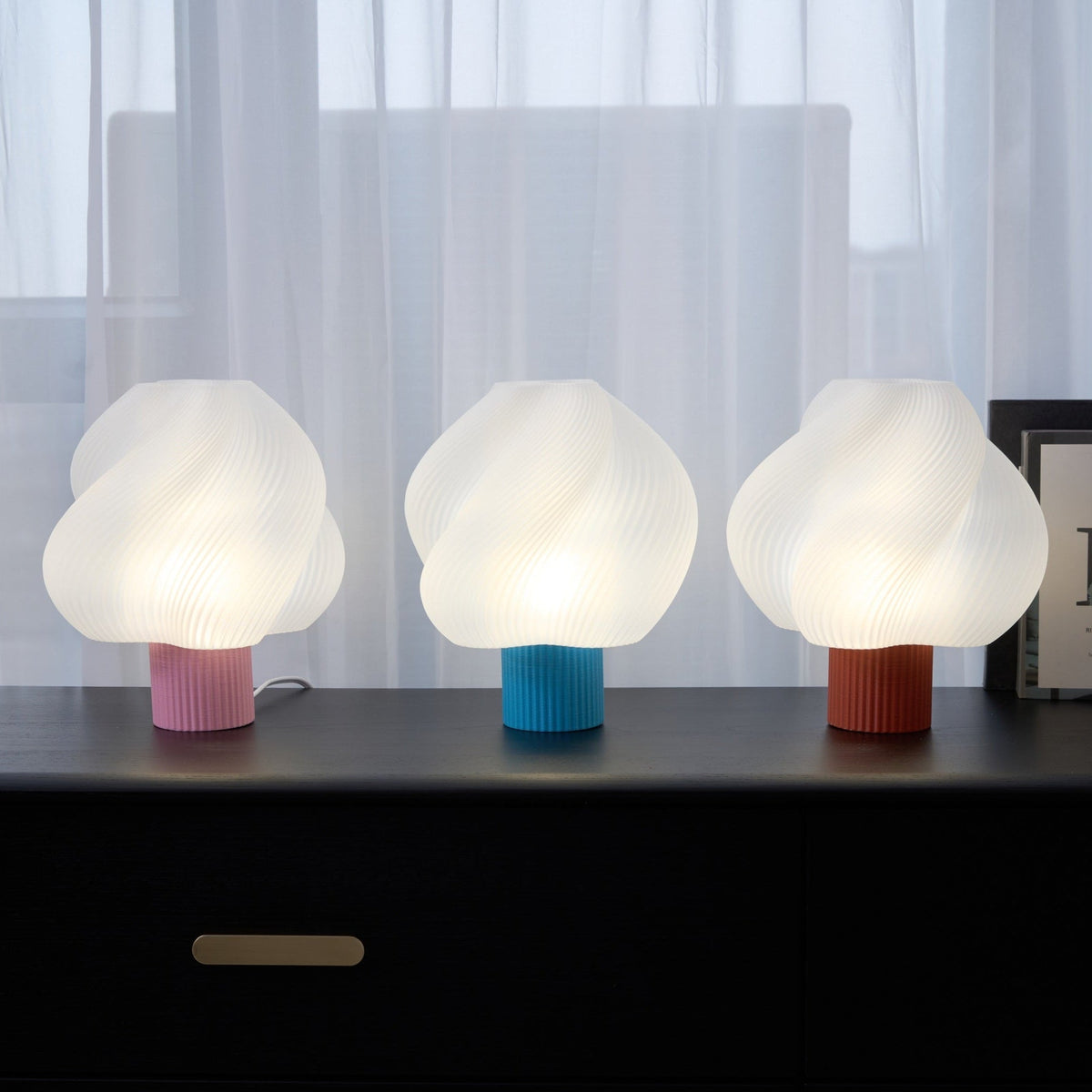 Buffy moderne tafellamp van kunststof
