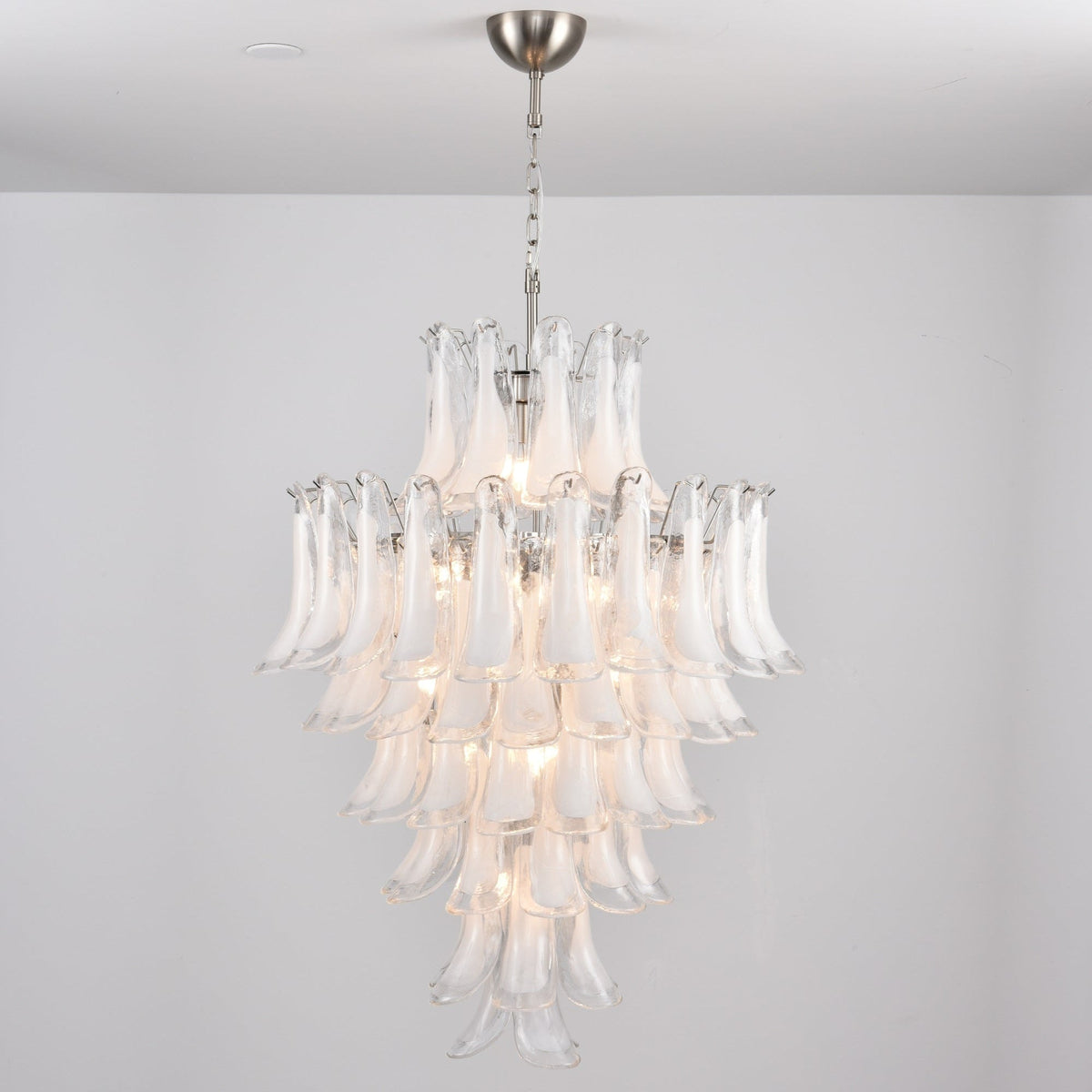 Eirivine kroonluchter wit Cloud glas Petals met bloemblaadjes