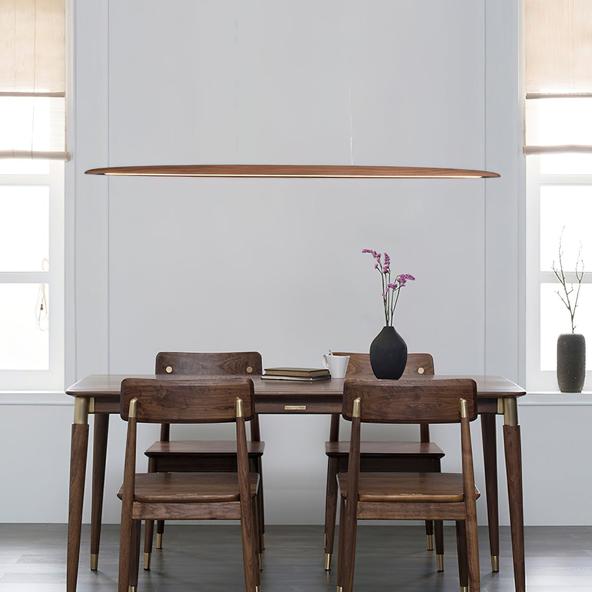 Zing lineaire hanglamp in walnootkleur met warm licht