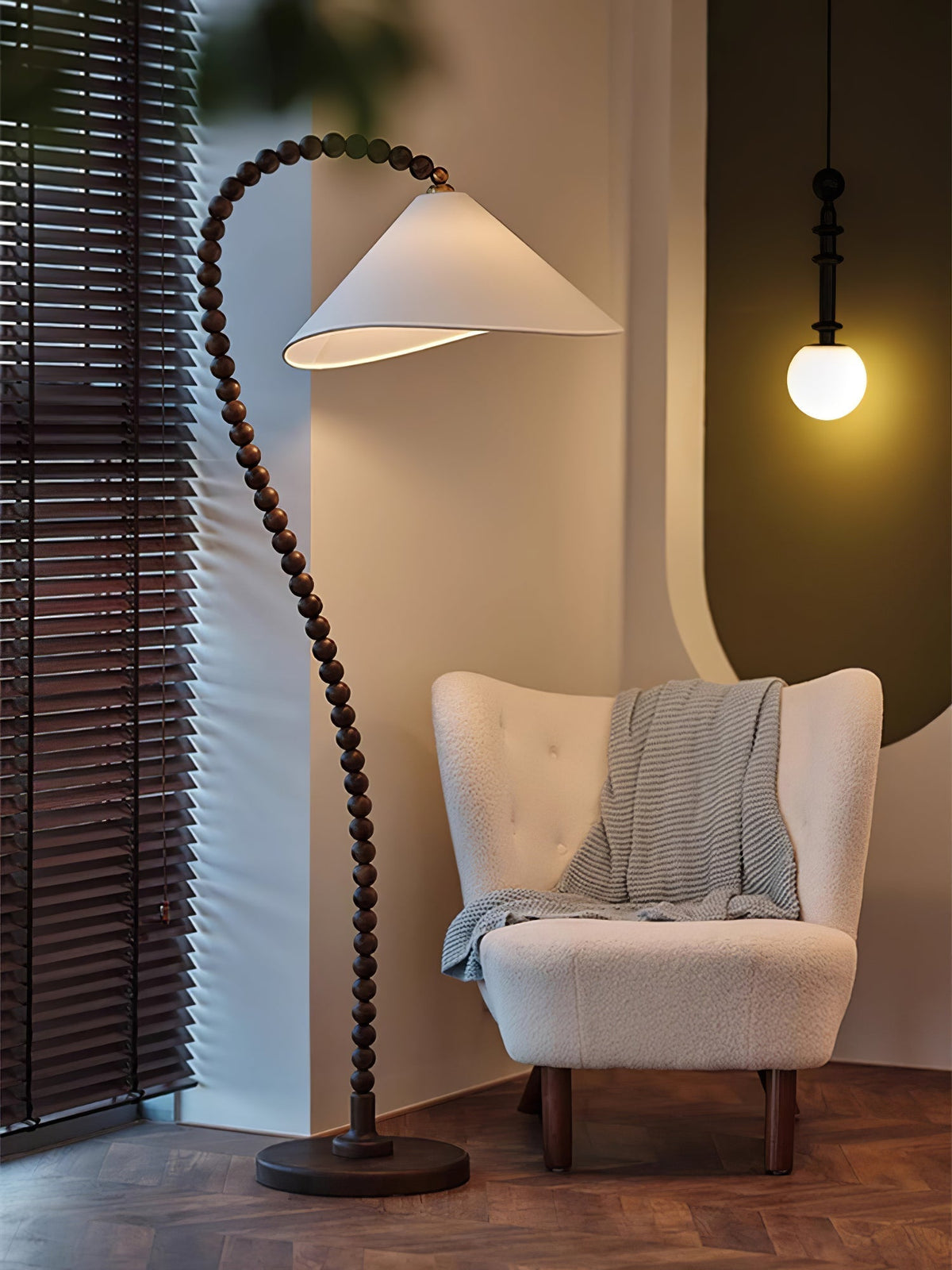 Nadia Moderne vloerlamp van walnoothout
