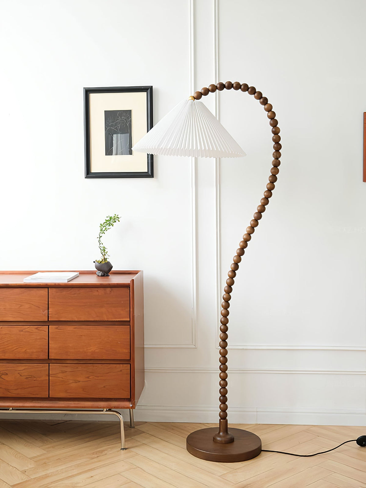 Nadia Moderne vloerlamp van walnoothout