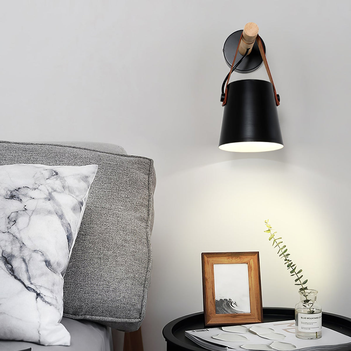Virixon wandlamp van hout en leer