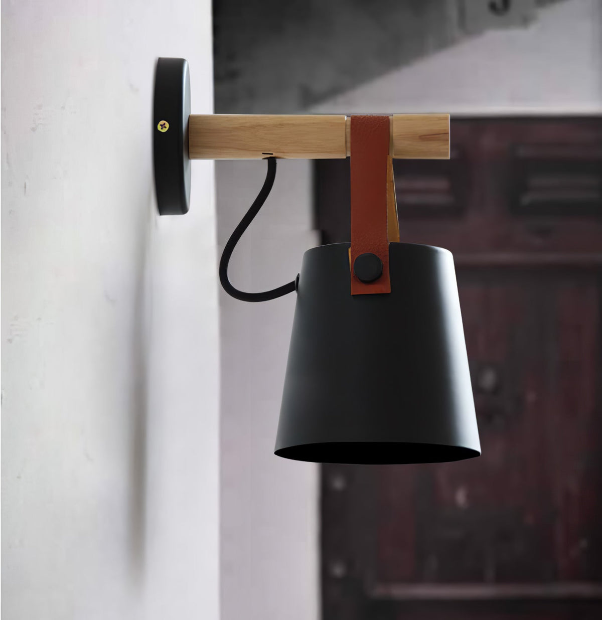 Virixon wandlamp van hout en leer
