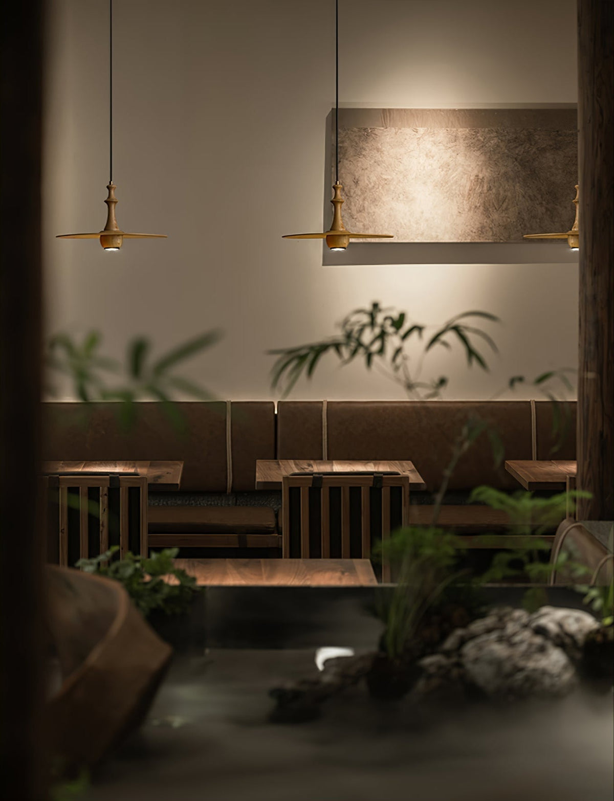 Spindle houten hanglamp met draaiend ontwerp